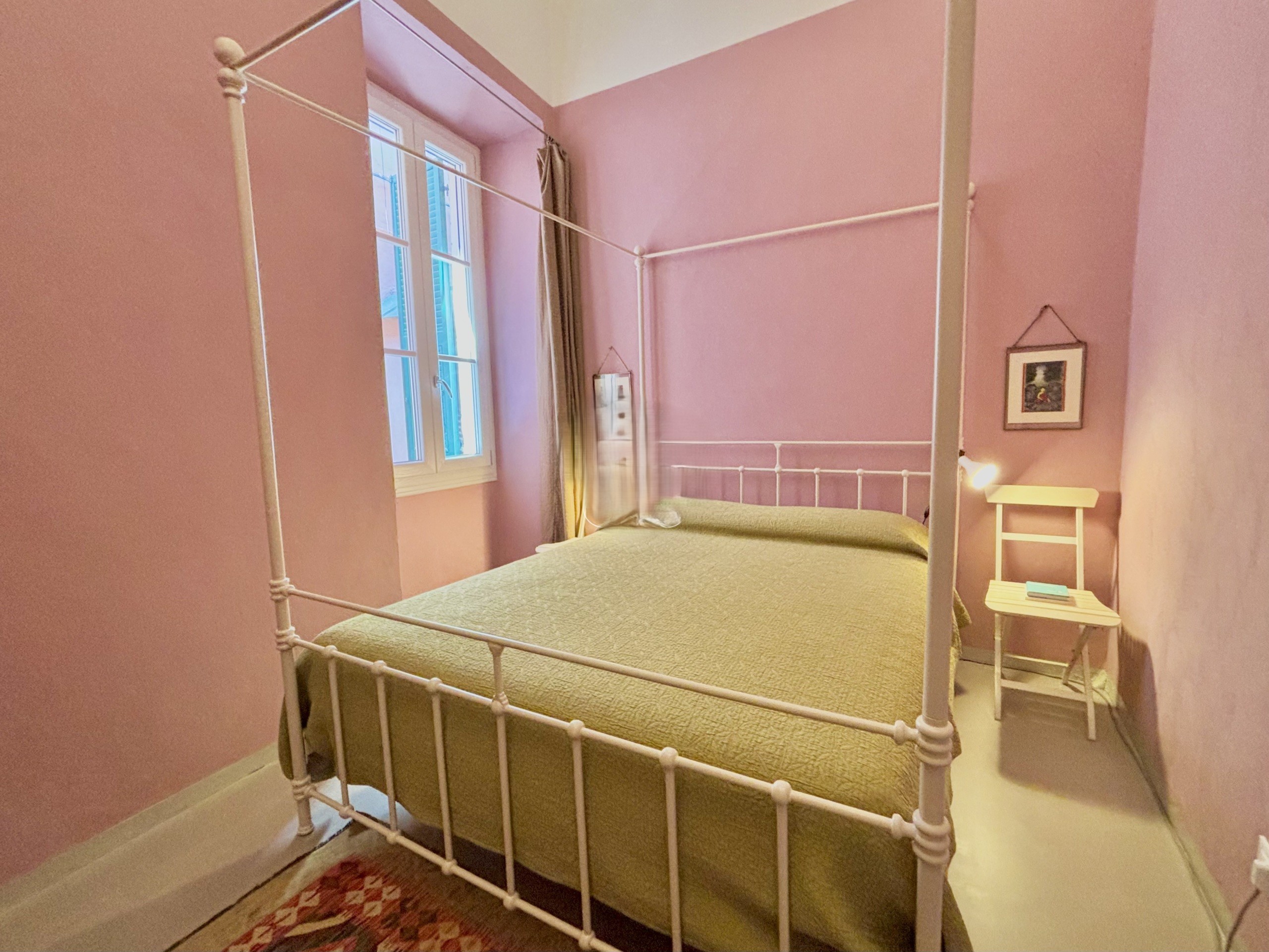 Second bedroom with queen bed